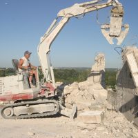 Démolition d'un mur de bâtiment