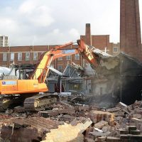 Démolition bâtiment fabriqué en briques